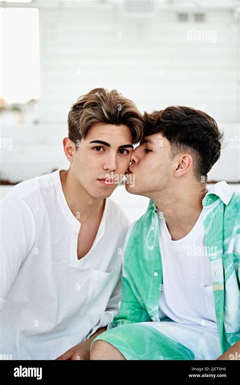 videos gays ados vendeur vetements